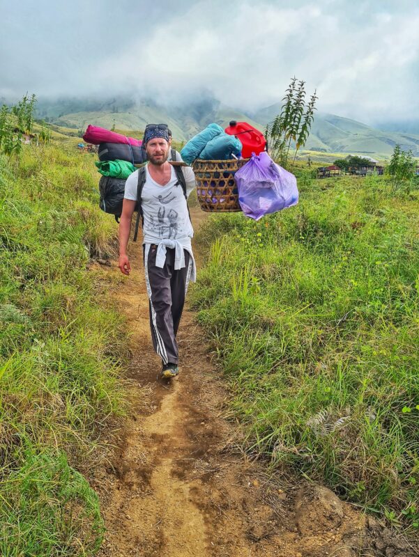 Michal Košátko as a porter on Mt. Rinjani Trek (3726 m), Lombok, Indonesia